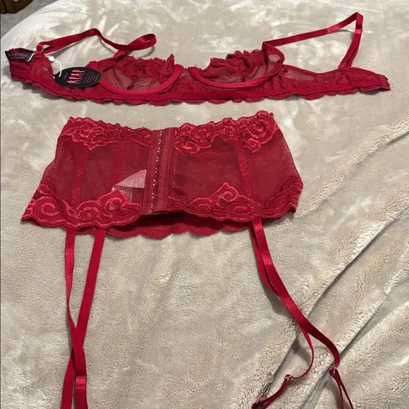 Red Lace Lingerie Set with Garters - Picture 2 of 4